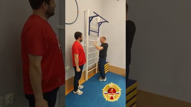 Подтягивание на высокой перекладине смотреть онлайн