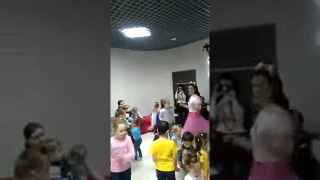 Танцы с аниматором Kitty/Hello Kitty/Хеллоу Китти