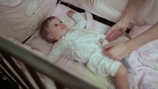 Как организовать сон ребенка: режим или по требованию? [Супермамы] смотреть онлайн