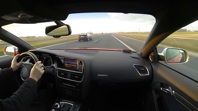 Audi S2 vs Audi RS5. 300km/h fight of two generations Coupe Quattro. смотреть онлайн