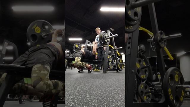 д4: жим штанги лёжа узким хватом смотреть онлайн