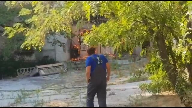 Пожар в старой школе Новороссийска смотреть онлайн