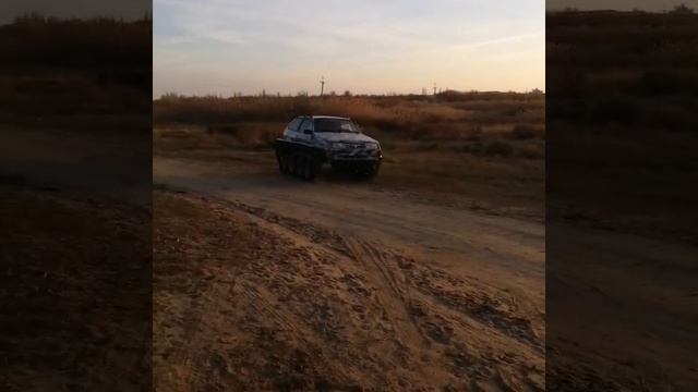 Самодельная ваз 2108 на гусеницах. КАТАЮСЬ ТАМ ГДЕ ВОЛКИ СРАТЬ БОЯТЬСЯ смотреть онлайн