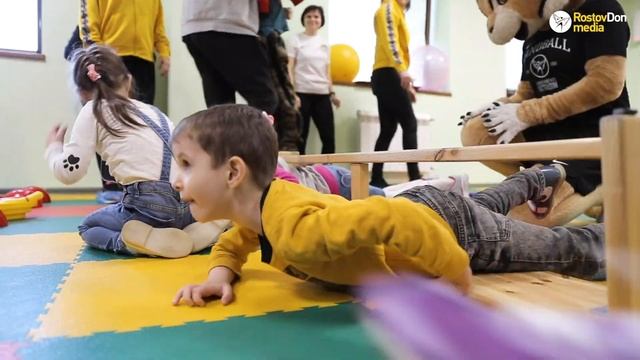 «Ростов-Дон» в гостях у детей из реабилитационного центра смотреть онлайн