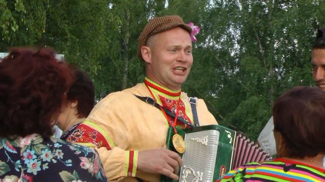 "Первый парень на деревне" - Вячеслав Бушуев смотреть онлайн
