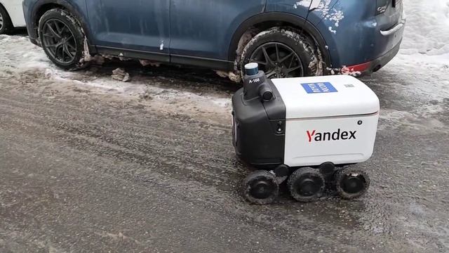 Почта России.Робот почтальон возвращается на почту.