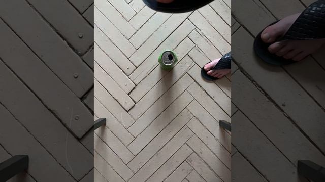 Банкам от энергетика MONSTER очень сильно досталось смотреть онлайн