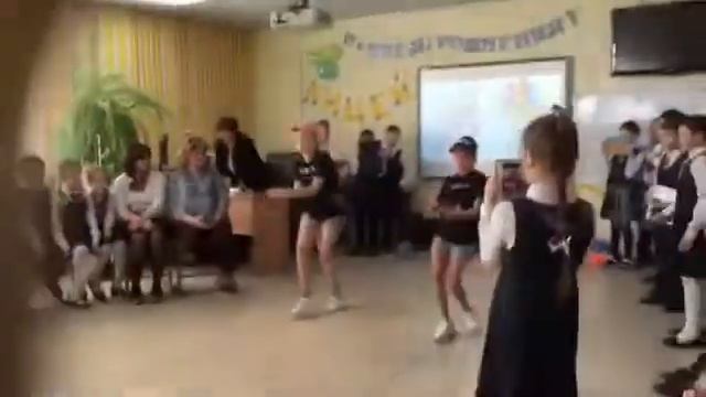 С днем рождения, любимая школа! смотреть онлайн