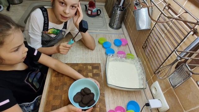 Сырники в духовке, с сюрпризом! Очень нравятся детям! смотреть онлайн