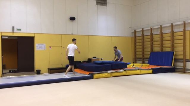 Рондат двойной бланш Тренировка Школа акробатики № 1 смотреть онлайн