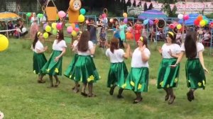 Красивый танец воспитателей