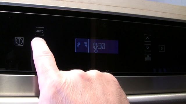 Hotpoint Built in Microwave Oven Model MP676IXH смотреть онлайн