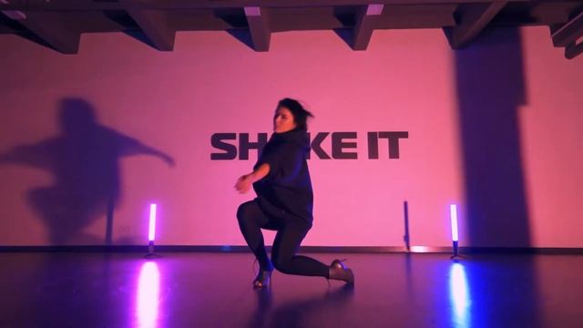 Лилии / Jony & МОТ / High heels choreo by Maksakova смотреть онлайн