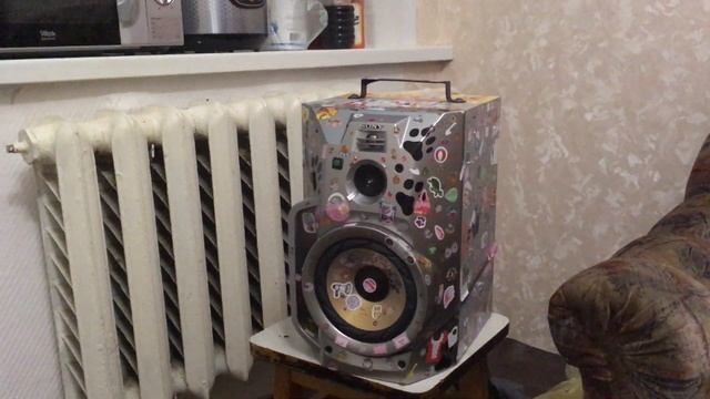 мега портативная колонка которая разрывает все дворы смотреть онлайн