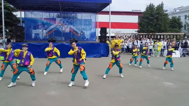 команда по хип-хопу "Dance Car" ( студия современного спортивного танца "Хобби-Шанс") смотреть онлайн