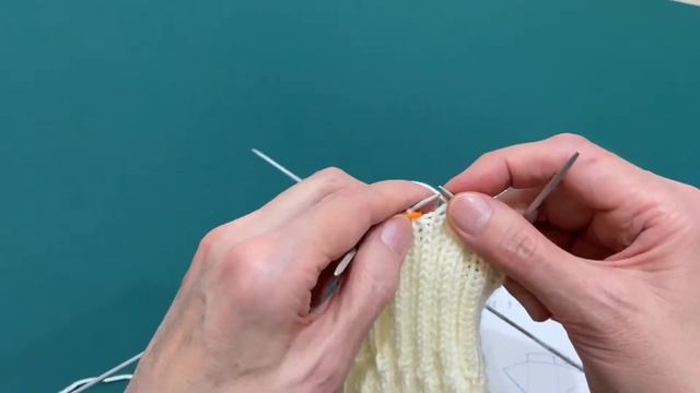 Детская манишка спицами смотреть онлайн