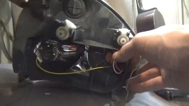 Как снять передние фары и поменять все лампы, Лада Приора. смотреть онлайн