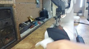 Швейная машина петляет снизу, первое на что следует обратить внимание.