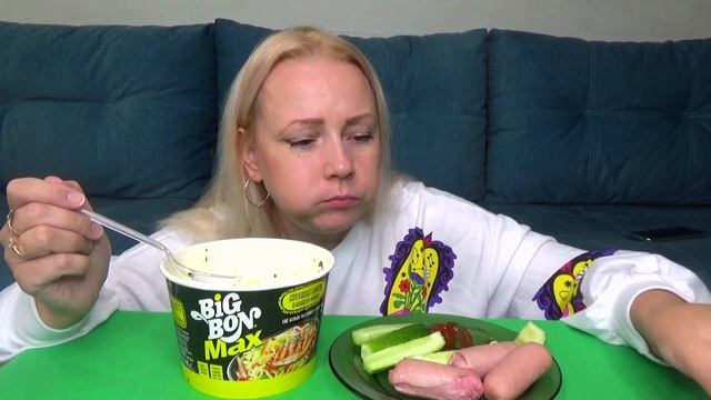 МУКБАНГ ЛАПША БИГ БОН, СОСИСКИ И ОВОЩИ/// Mukbang Дошик с сосисками/ еда на камеру/не АСМР/ смотреть онлайн