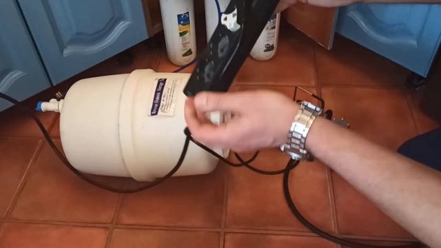 Вытекает мало воды из фильтра, низкий напор (система обратного осмоса) смотреть онлайн