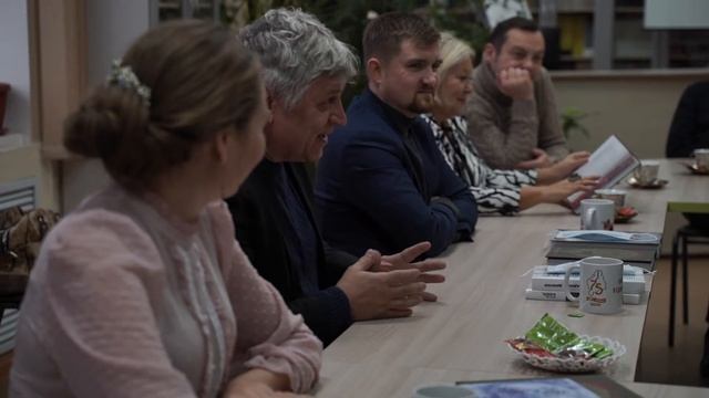 Круглый стол с гостями фонда - российскими писателями смотреть онлайн