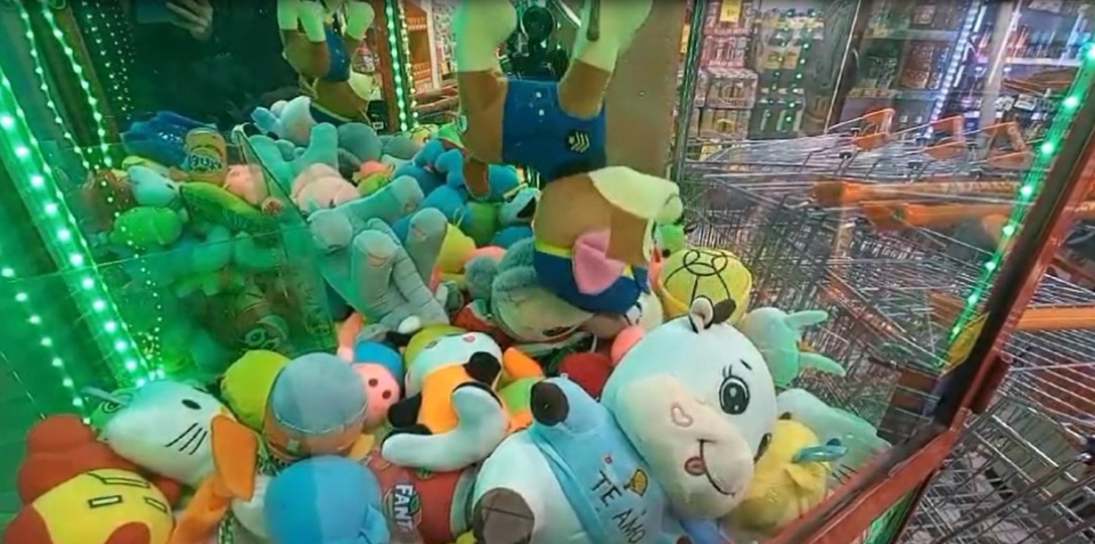 Хватайка / Аппарат с Игрушками / #79 / Охотимся на Гонщика из "Щенячий патруль", Кота и Панду.