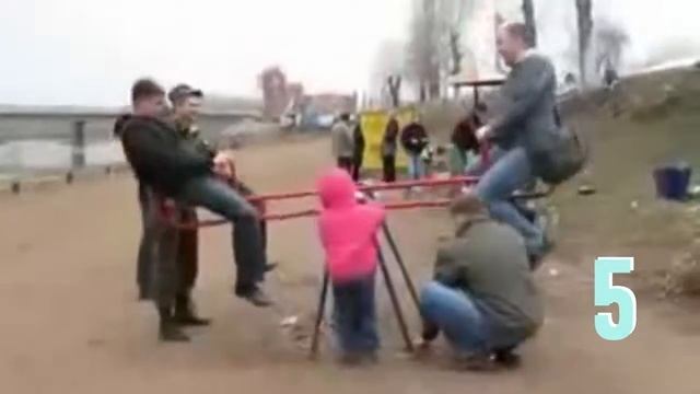 10 НЕУДАЧНЫХ СЛУЧАЕВ НА КАЧЕЛЯХ смотреть онлайн