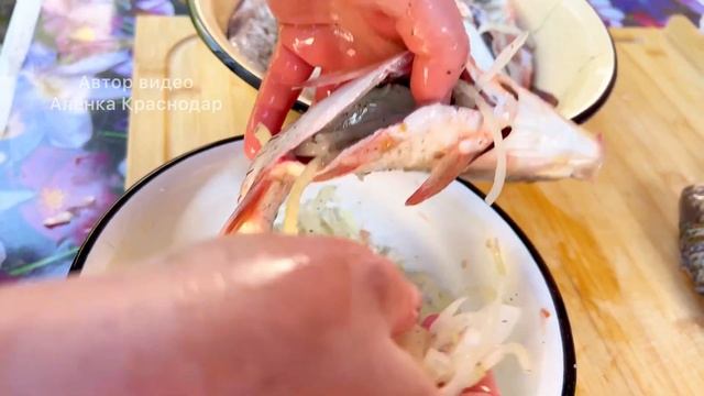 Фаршированный карась на сковороде смотреть онлайн