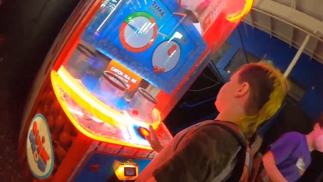 Bingemans Big Splash and Gameworx | Summer Vacation | Waterslides | Arcade смотреть онлайн
