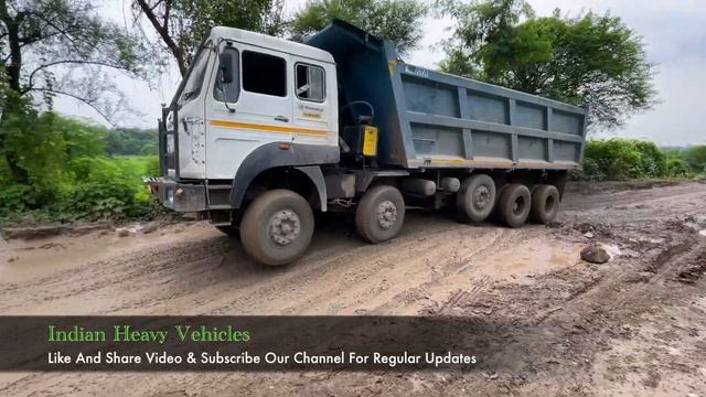 How to drive trucks on unpaved roads in the rainy season, Driving skills of the truck drivers. смотреть онлайн