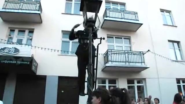 Брестский фонарщик зажигает фонари смотреть онлайн