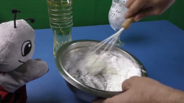 Ёша делает снеговика из искуственного снега смотреть онлайн