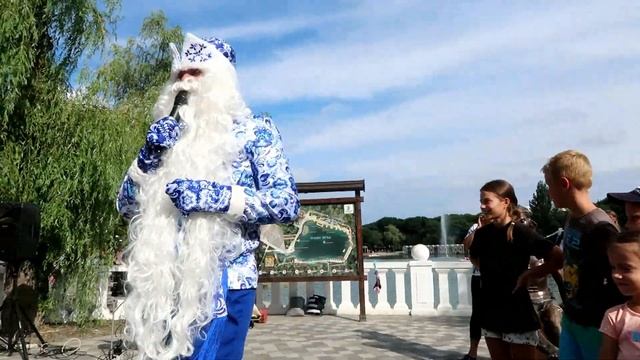 Южный Дед Мороз отмечает День Рождение смотреть онлайн