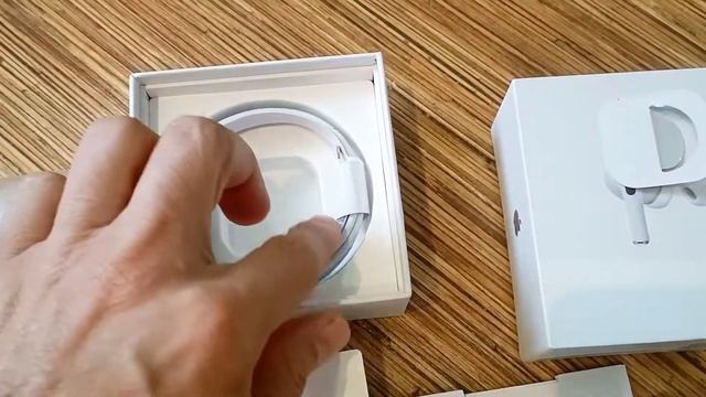 Беспроводные наушники AirPods Pro смотреть онлайн