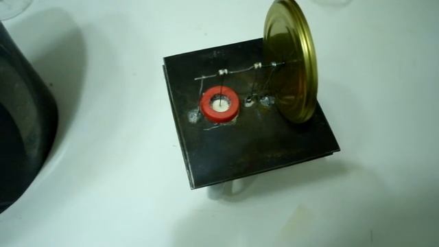 Двигатель Стирлинга низкотемпературный. Работает от тепла горячей воды. смотреть онлайн