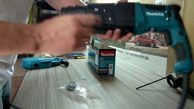 makita HR2650 Перфоратор с системой пылеудаления. смотреть онлайн