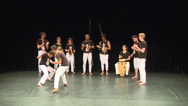 Cordão de Ouro Capoeira смотреть онлайн