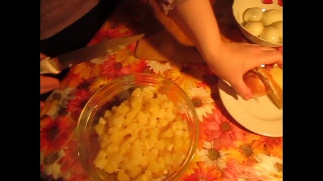 САЛАТ С АНАНАСАМИ И КУРИЦЕЙ смотреть онлайн