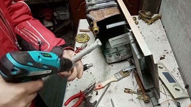 Много меди.Разбор газовой колонки NEVA-4510 смотреть онлайн