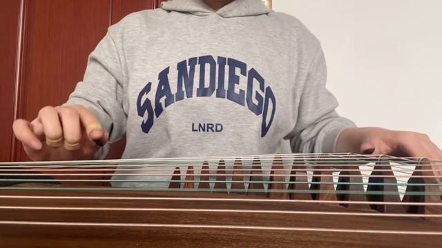 【Guzheng adaptation】Peppa pig 【Переложение на Чжэне】 I’m Peppa pig, this is my little brother Jorge смотреть онлайн