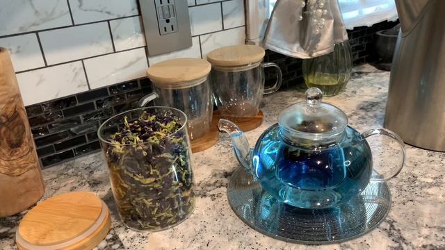 Изумительный цвет чая .Бабочка Гороховый Цветок чай.Butterfly Pea Flowers tea. смотреть онлайн
