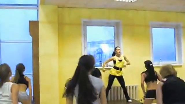 Fire Dance разминка на тренировке по современным танцам в г. Артем смотреть онлайн