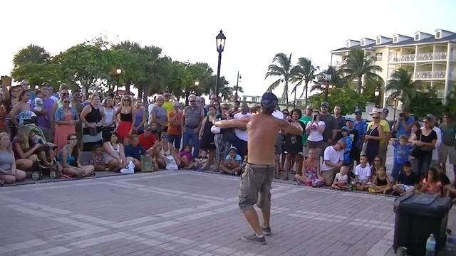 Из Казахстана в США КИЙ ВЕСТ танец с огнем и извергая огонь смотреть онлайн