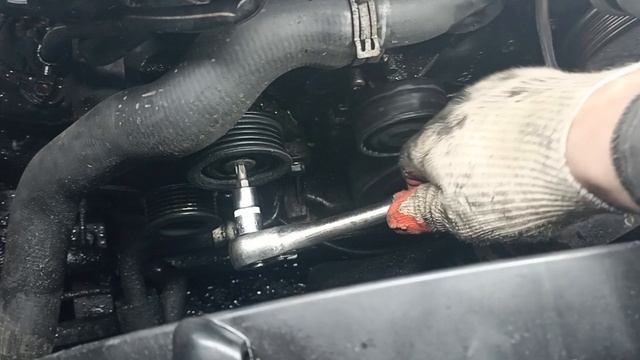 Touareg 3.0 V6 BKS снятие стартера смотреть онлайн