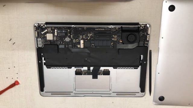 How To Replace The Battery Of MacBook Air 13'' Inch (Mid- Early- 2011 to 2017) (Updated) смотреть онлайн