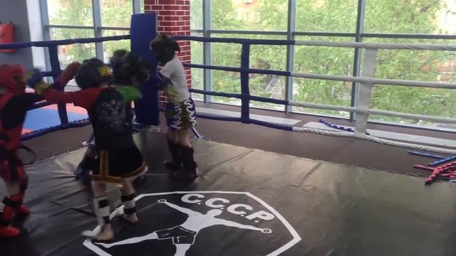 Саша Леонов тайский бокс Varaxa team смотреть онлайн