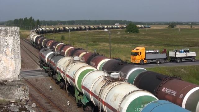 Тепловоз ТЭМ2-1664 и толкач ЧМЭ3-3491 / TEM2-1664 And CME3-3491 At Vaivara Station