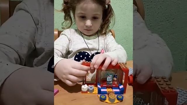 Конструктор Lego / Как собрать конструктор кафе / Lego duplo / Строим кафе / ЛЕГО смотреть онлайн