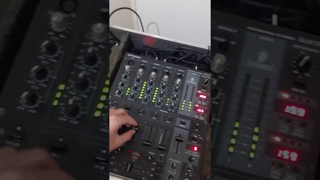CDJ 400 + MIXER BEHRINGER DJX 750 смотреть онлайн