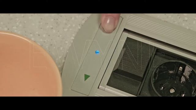 VM-S43S2UG Поворотный моторизованный блок розеток (3 Schuco+2 USB), алюминий смотреть онлайн